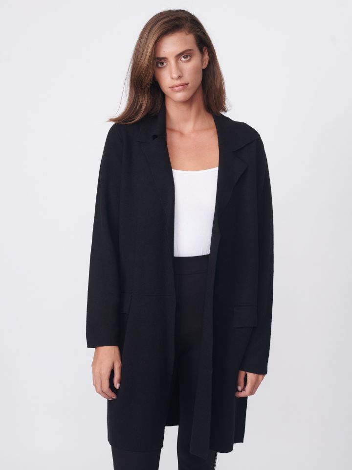 עליונית סריג כיסים בצבע שחור